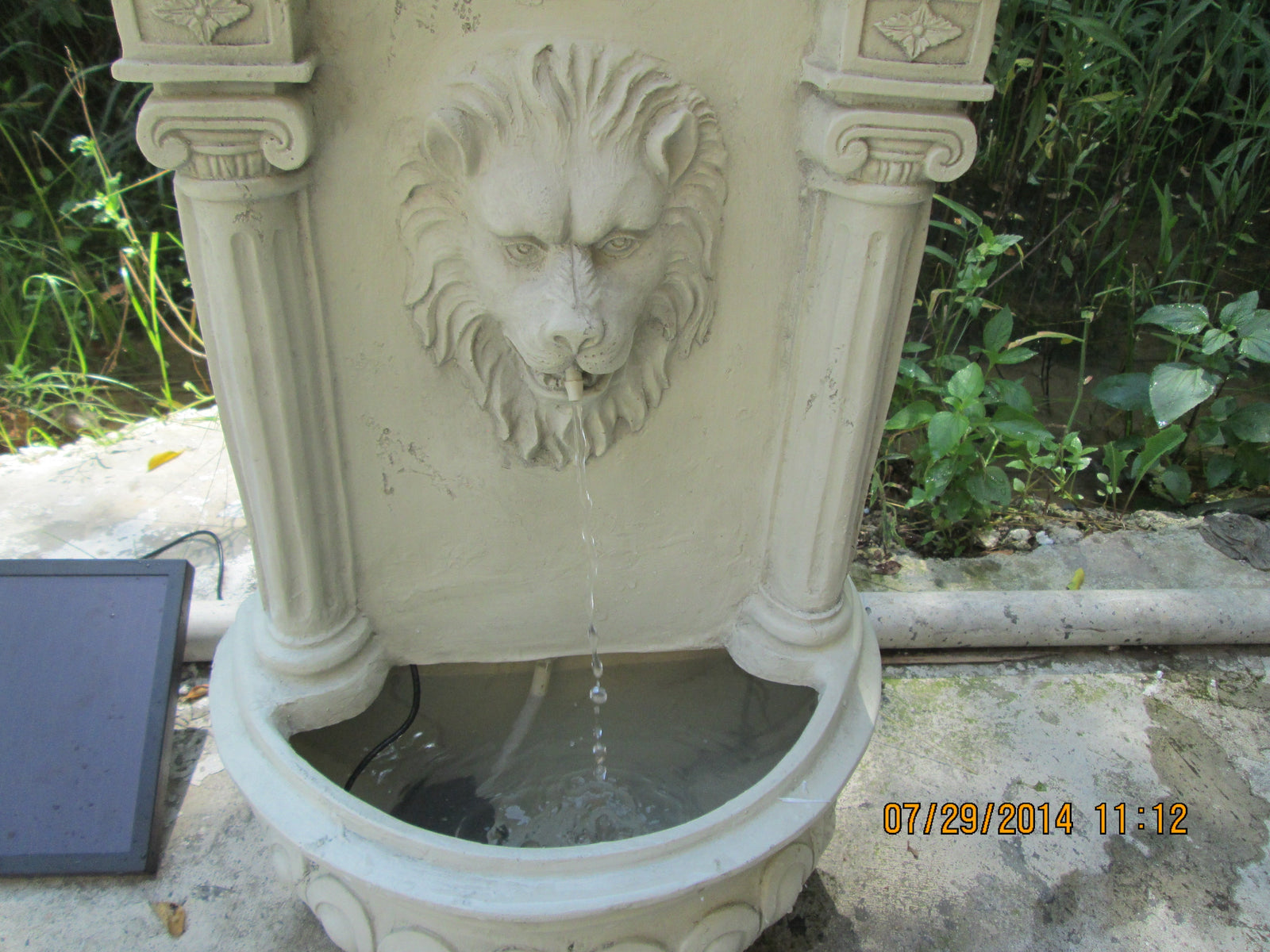 Samland SOLAR DECORATIVE LION WALL WATER FOUNTAIN FEATURE