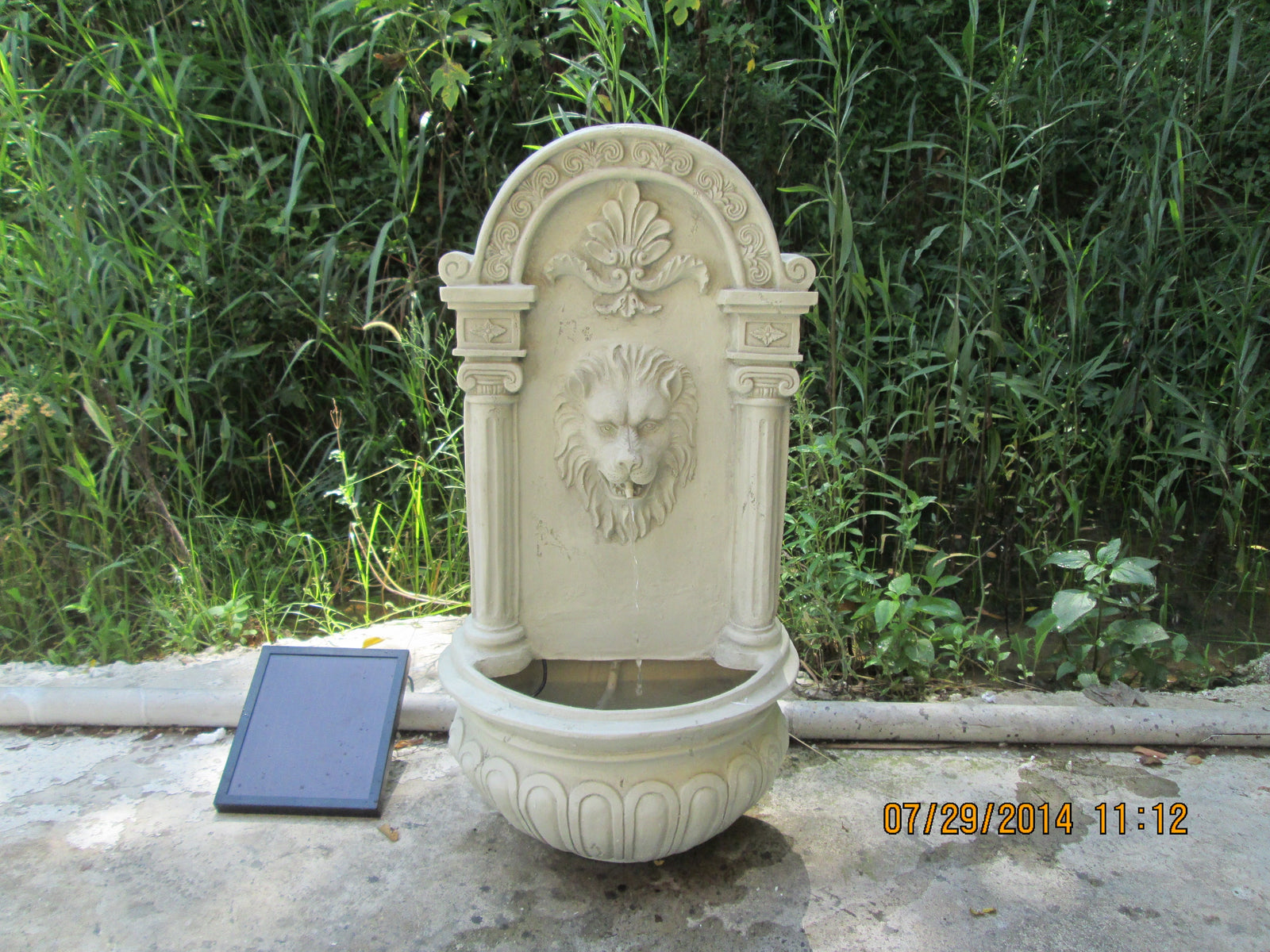 Samland SOLAR DECORATIVE LION WALL WATER FOUNTAIN FEATURE
