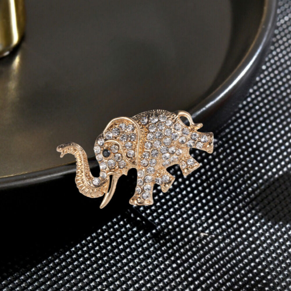 "Crystal Elephant" Elegant Brooch: A 3.6cm Lightweight Silhouette Carrying Auspicious Wisdom, Sparkling Crystals Adorning Daily Wear and Celebratory Elegance