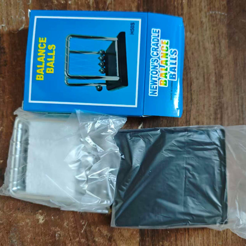 Newton's Cradle, made of durable PP material, is both a desktop physics demonstration pendulum and a stress-relieving decorative piece for offices and homes, ideal as a creative gift.