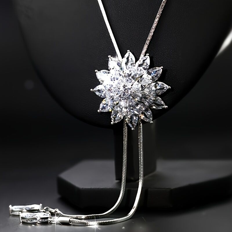 Fashionable and Creative High-End Artificial Crystal Diamond-Inlaid Snowflake New Style Sweater Chain Clothing Pendant(BLUE+WHITE)