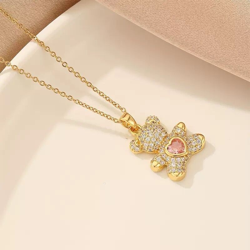 A delicate and adorable pink heart-shaped bear pendant copper necklace, adorned with synthetic zirconia, paired with a stainless steel chain, decorated with synthetic zirconia, perfect as a daily jewelry gift or a sweet and cute party accessory.(silver))