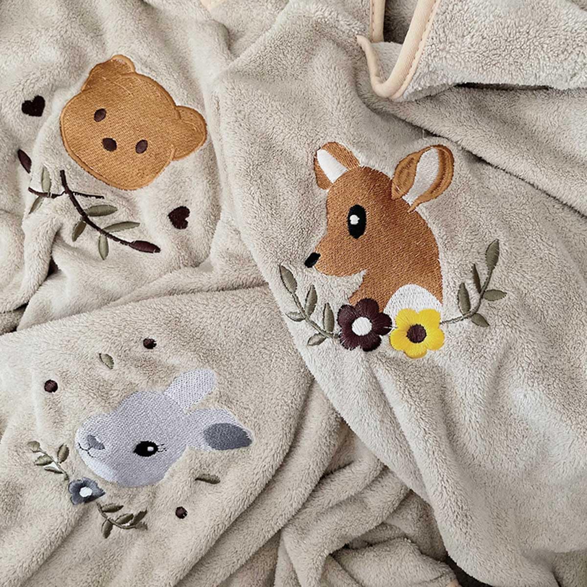 Ultra-Soft Hooded Bath Towel for Kids – Coral Fleece Poncho with Charming Animal Design, Quick-Dry Absorbent Robe for Bath, Pool, Beach (Deer)