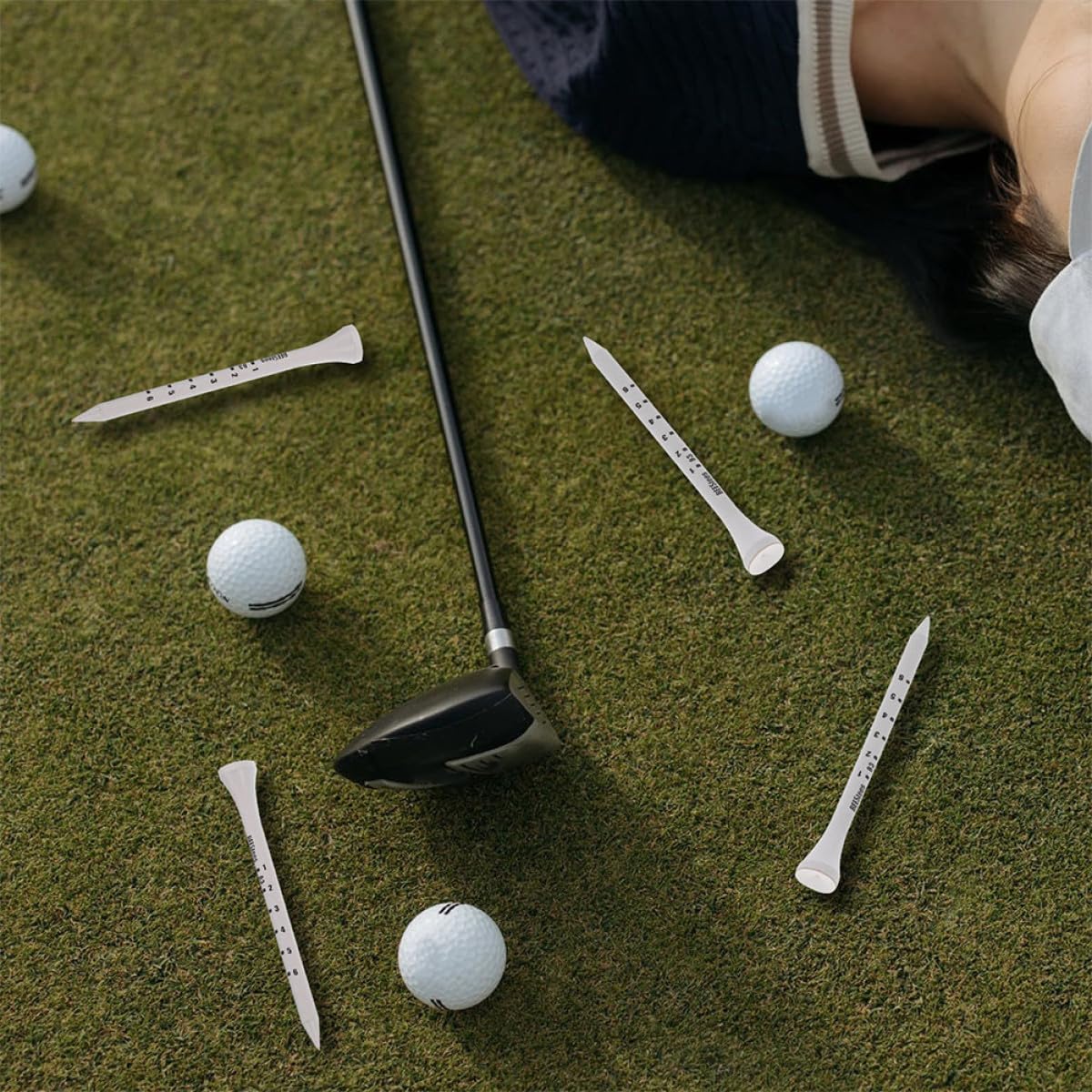 Golf Tee Pack of 100 with Measurement Scale – White Plastic Tees for Driving Range, Practice & Tournament Use (White)