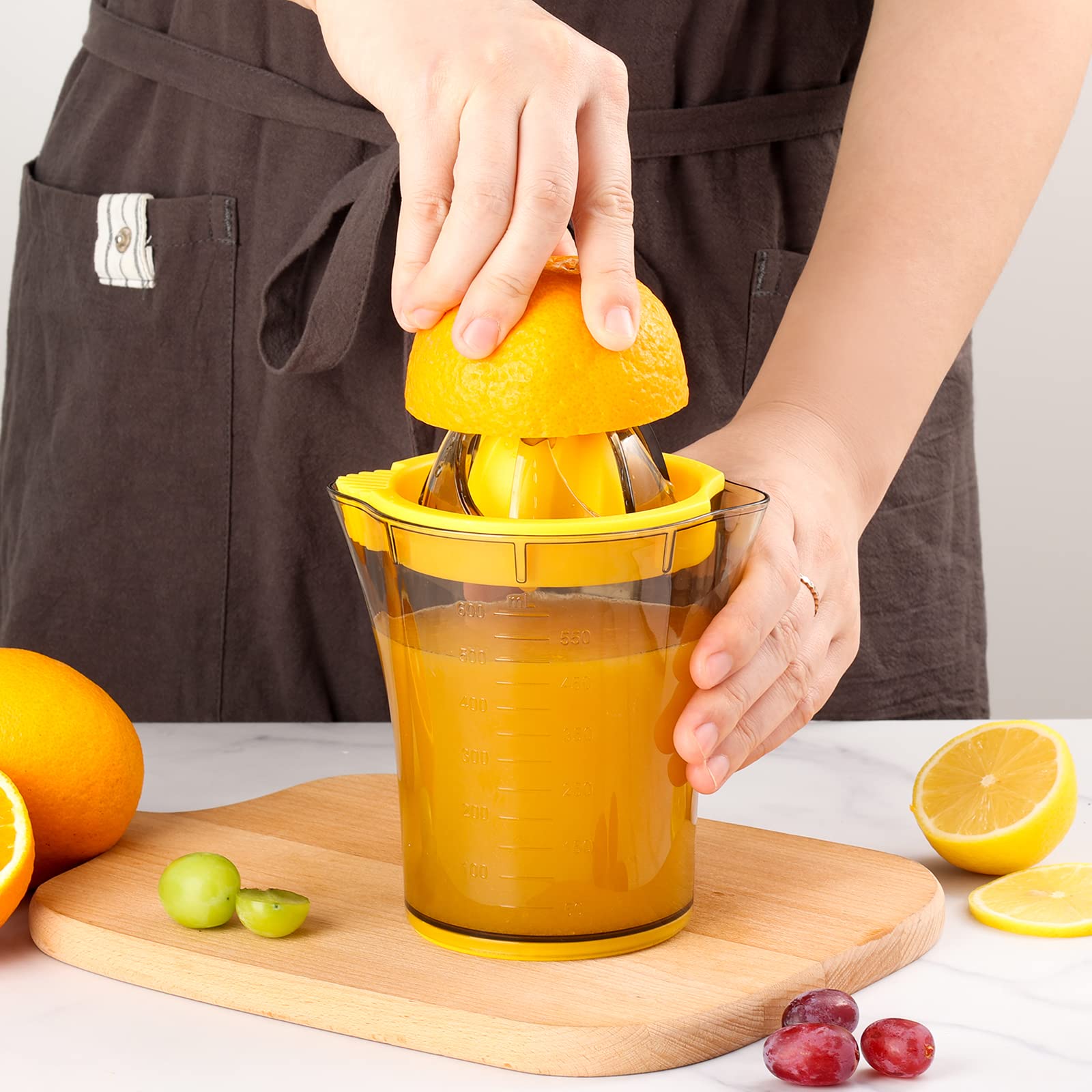 Handheld Citrus Juicer with Dual Reamer & 20oz Measuring Cup – Manual Lemon, Lime, Orange, Grapefruit Squeezer with Anti-Slip Base and Filtered Spout (Yellow)