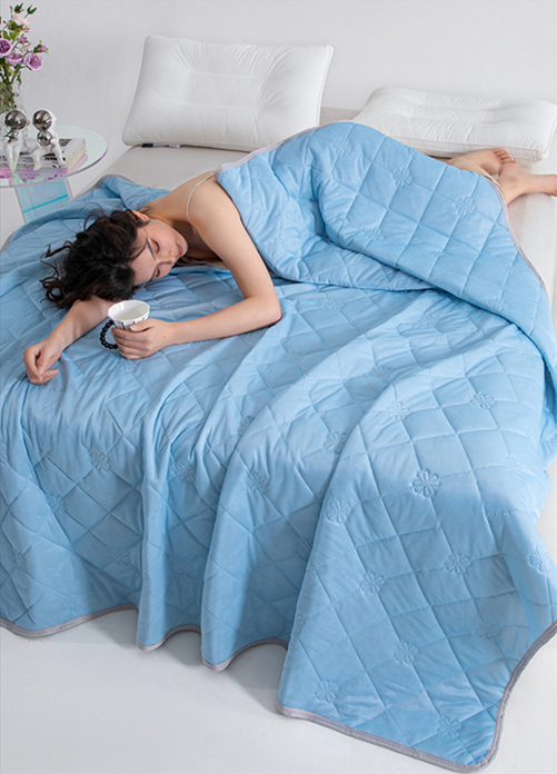 Christmas gifts for loved ones
Aussie Summer Cooling Quilt – 4 Sizes, Breathable, Lightweight & Skin-Friendly for Refreshing Sleep All Season(180cm*200cm)