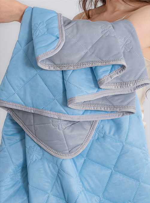 Christmas gifts for loved ones
Aussie Summer Cooling Quilt – 4 Sizes, Breathable, Lightweight & Skin-Friendly for Refreshing Sleep All Season(200cm*230cm)