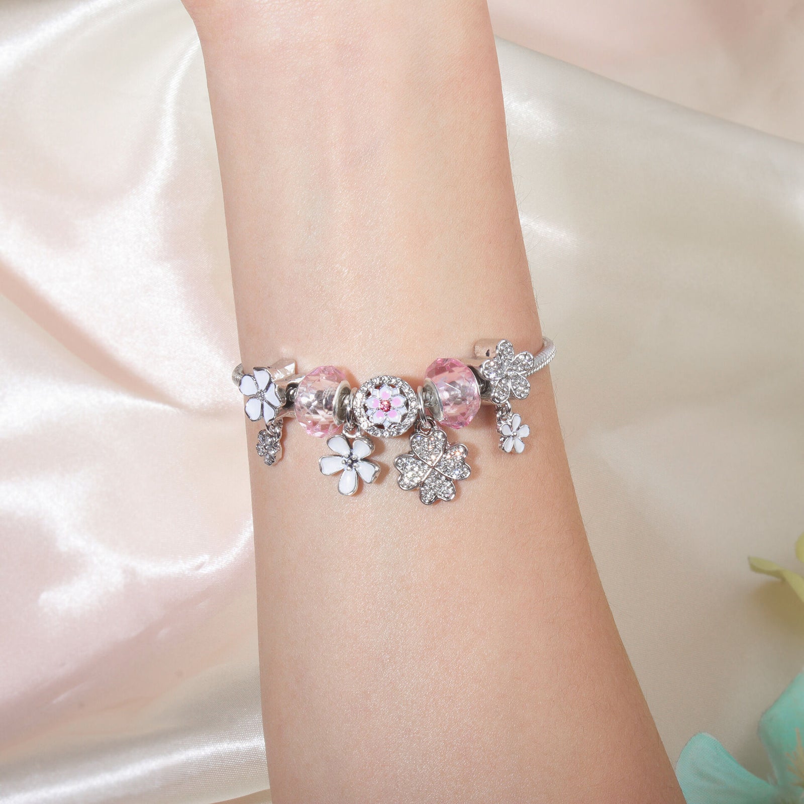 Chic Camellia Bead Charm DIY Bracelet with Crystal(white flower-19cm)