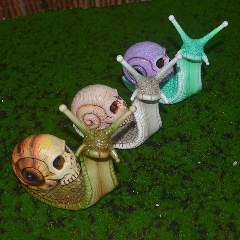 Skeleton Snail Skull Sculpture Gothic Garden Home Decor, 1-Pack
