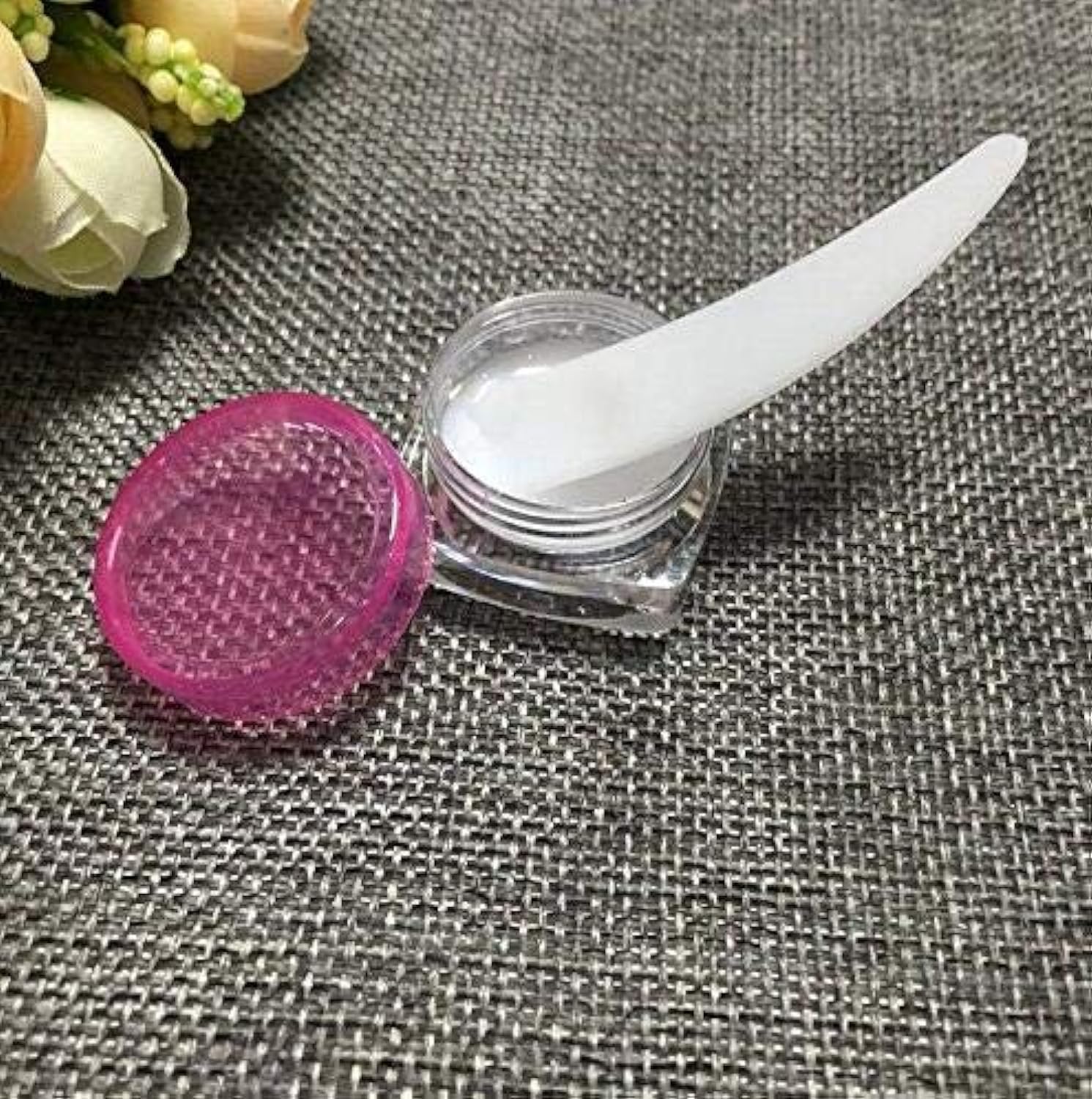 100PCS Disposable Mini Curved Cosmetic Spatula Scoop Makeup Mask Spatula Plastic Spoon,Small Makeup Scoop for Mixing and Sampling.