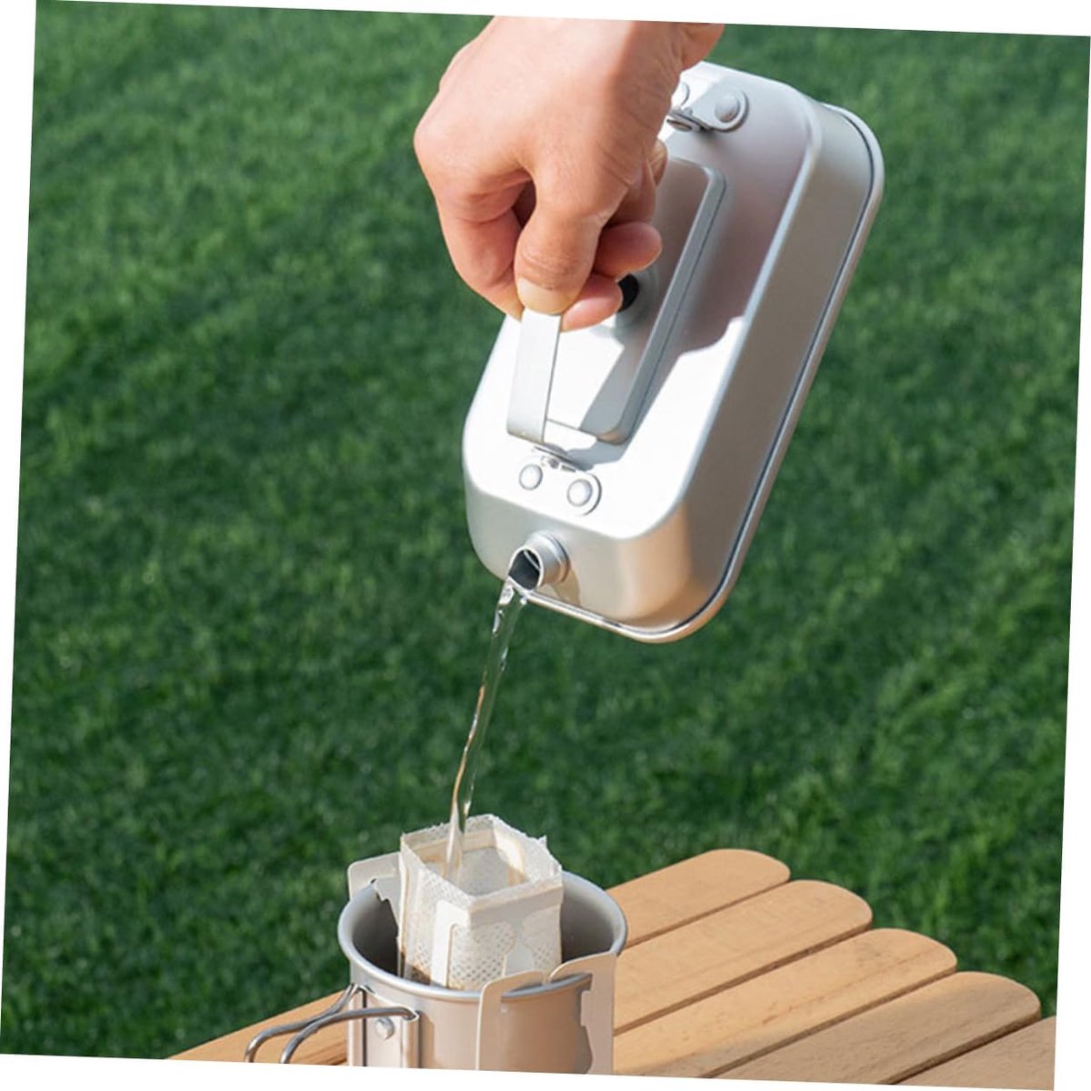 Kettle - 0.3 Liter Outdoor Camping Water Bottle - Portable Camping Water Bottle - Made of anodized aluminum - Suitable for outdoor activities such as campfires, hiking, and trekking. - Can be used to boil water, make tea, etc.