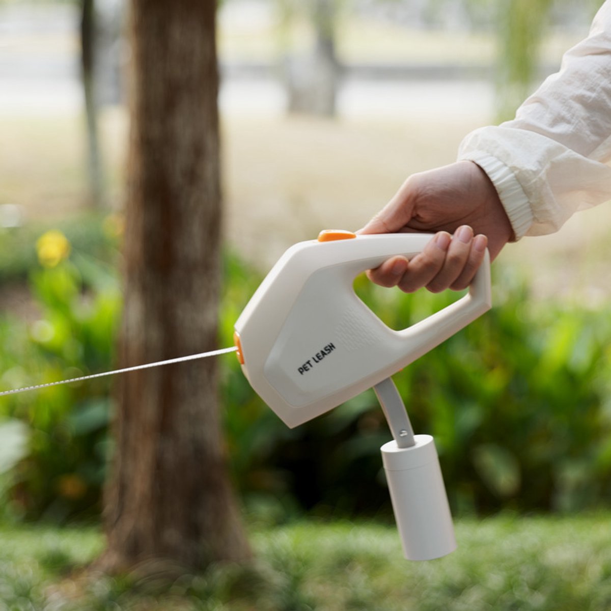 Dog Leash - Retractable Dog Leash - Strong Nylon Rope - 16 Feet (4.9 Meters) - One-Hand Brake, Stop, and Lock - Suitable for Medium and Large Dogs up to 105 lbs (49.9 kg) - Suitable for Walking and Training (White)