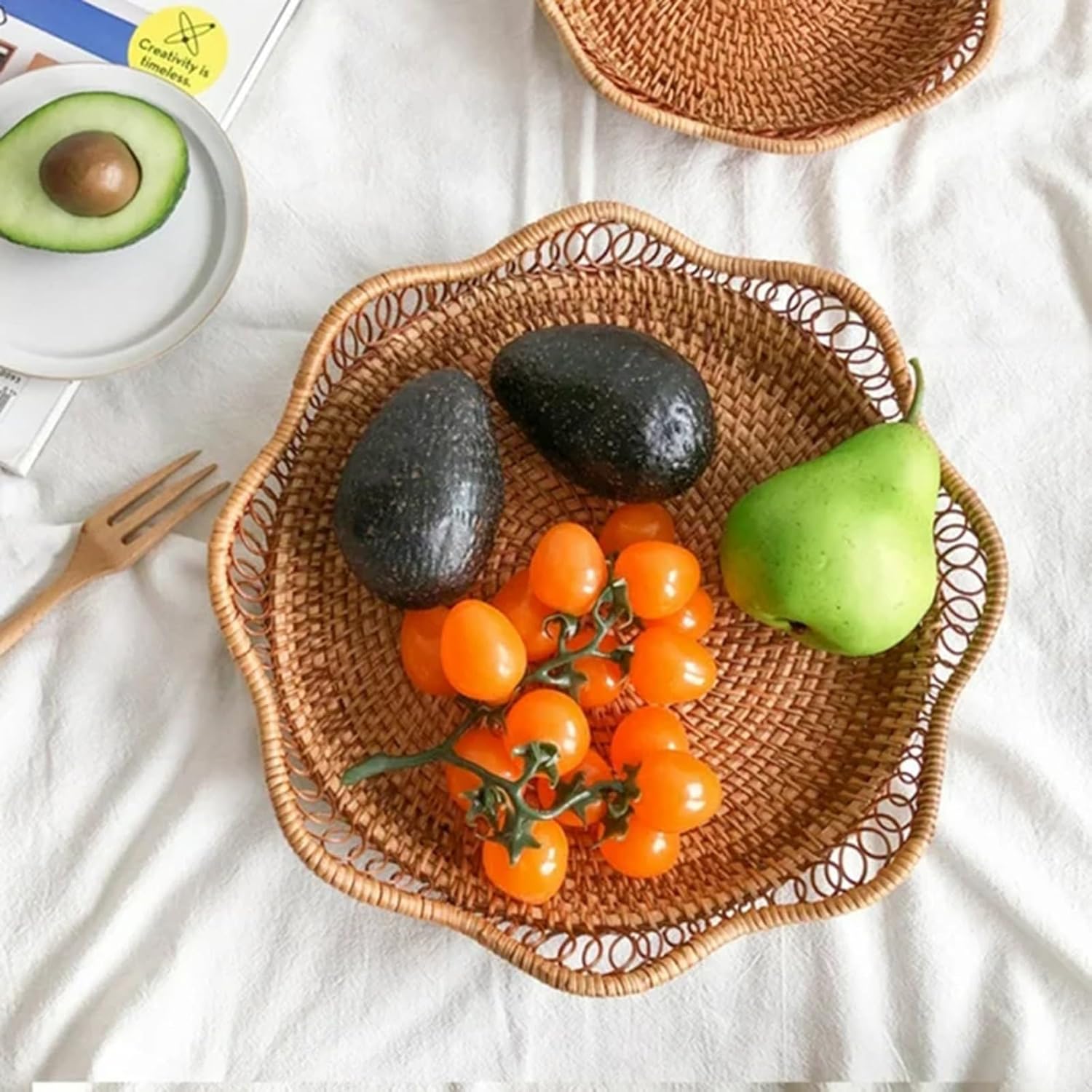 1pc Rattan Fruit Basket, Hand Woven Bread Basket, Tabletop Round Wicker Food Serving Storage Bowl, Natural Woven Decorative Baskets for Home Kitchen Counter Organizing