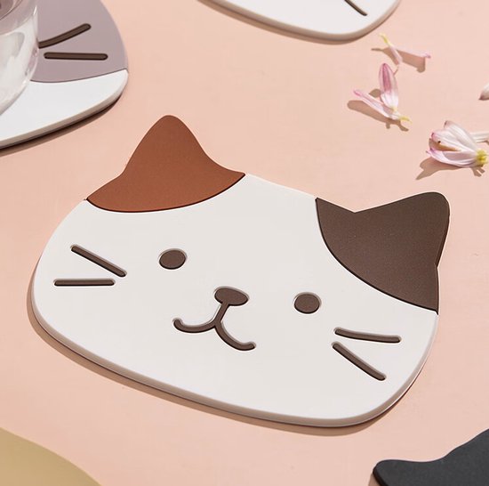 Coasters – Set of 5 – Cute cat design – Made of silicone – Compact, non-slip and heat resistant – Suitable for coffee tables, home use and cafes, also great as a gift for a housewarming or wedding.