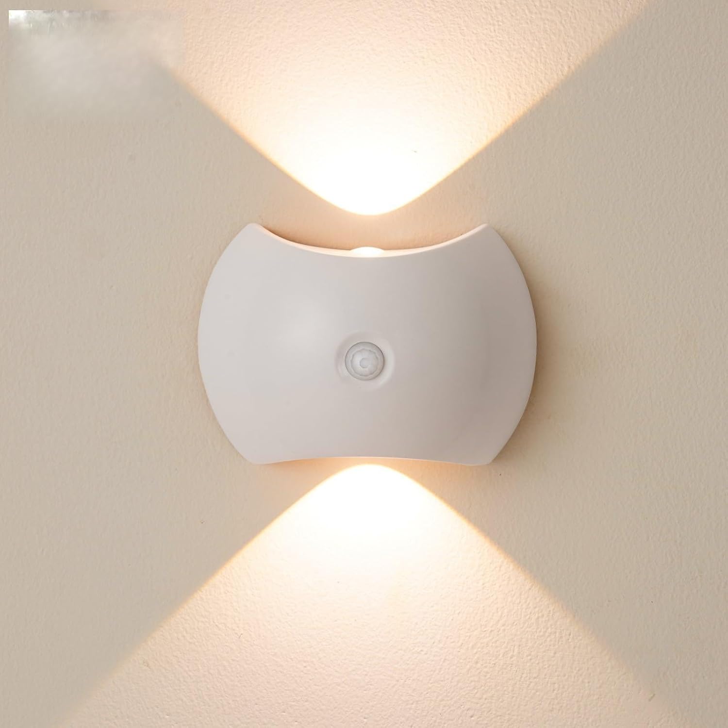 Indoor Wall Lamp - Night Light with Motion Sensor - Wireless LED Wall Light - Rechargeable Wall Lamp - Stair Lighting - Closet Lighting - Bedroom Lamp - USB Rechargeable - Magnetic - Warm White Light - White - 1 Piece