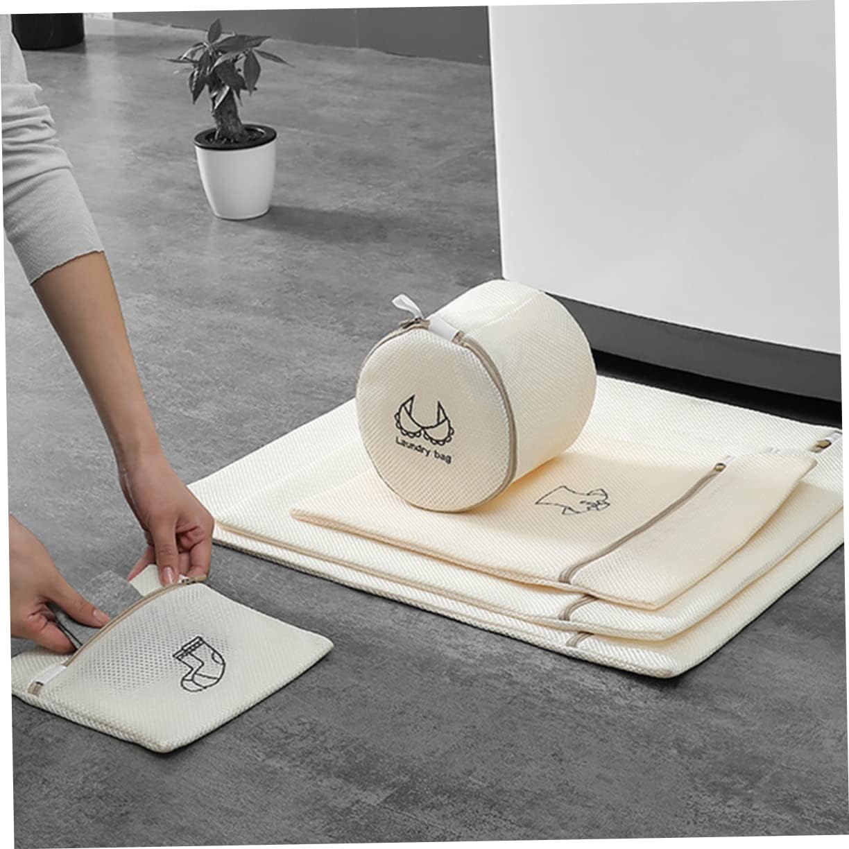 Laundry Bags - Laundry Bag Set - Laundry Net - Laundry Nets - Bra Wash Bag - Lingerie Wash Bag - Clothing Protection - Washing Machine - Protection - Organizer - Travel Organizer - Mesh - Fine Mesh - Honeycomb - Luxury - Embroidery - Beige - Set of 6