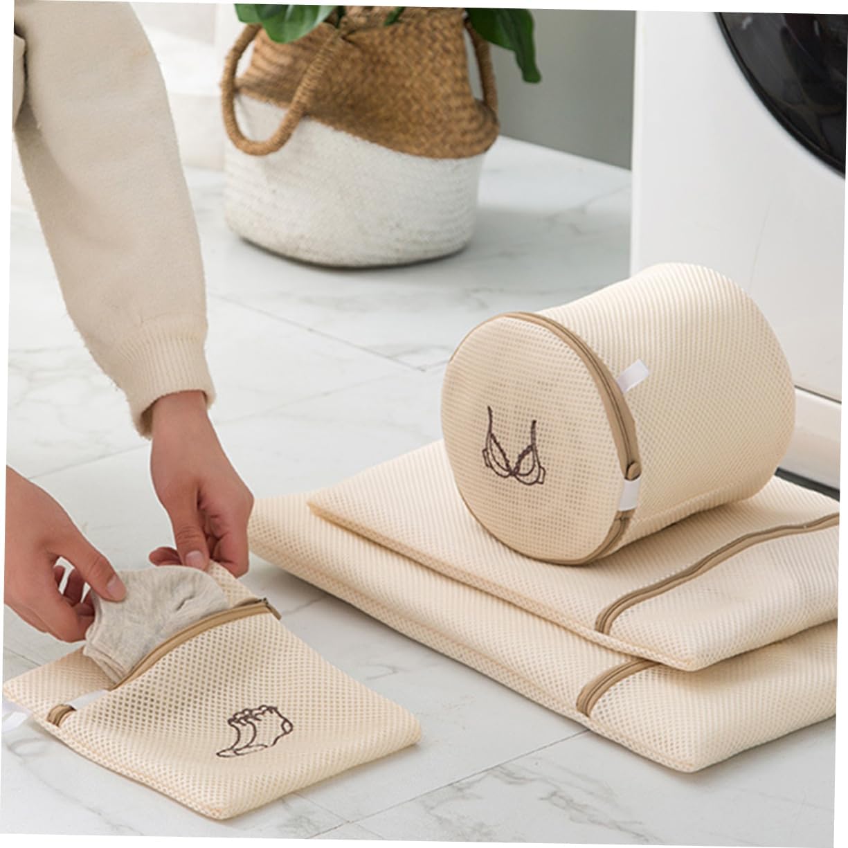 Laundry Bags - Laundry Bag Set - Laundry Net - Laundry Nets - Bra Wash Bag - Lingerie Wash Bag - Clothing Protection - Washing Machine - Protection - Organizer - Travel Organizer - Mesh - Fine Mesh - Honeycomb - Luxury - Embroidery - Beige - Set of 6