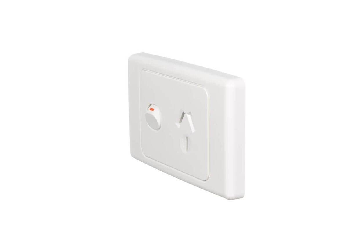 2000-2015/20-WE - Socket Switched Single 20A 250V