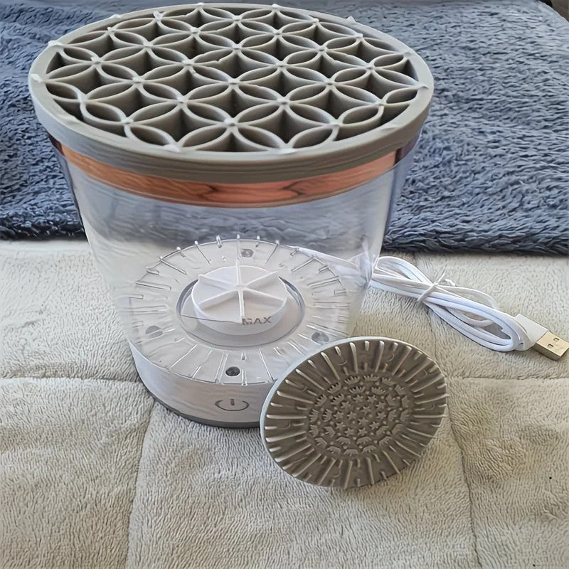 Makeup brush cleaning and drying machine, equipped with a rapid drying system and compact design, suitable for home use and travel. It is an ideal gift for women and for beauty tool care.