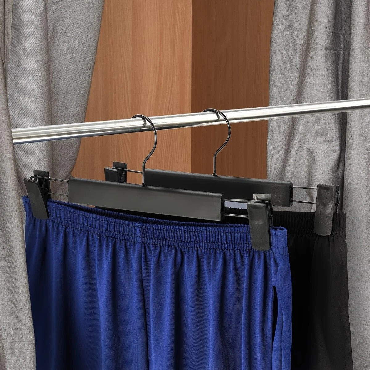 10pcs Super Anti-Slip Pants Hangers with Clips, Thickened Plastic Dual-Use Skirt/Pants Hangers, Seamless Anti-Mark Home Drying Racks, Wardrobe Organizer Essential.