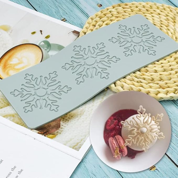 Baking Molds (3-Piece Set) - Silicone Baking Molds - Three Different Shapes - Maple Leaf, Clover, and Snowflake Patterns - Suitable for baking chocolate, candy, and cupcakes, this is a handy tool for creating fun homemade desserts