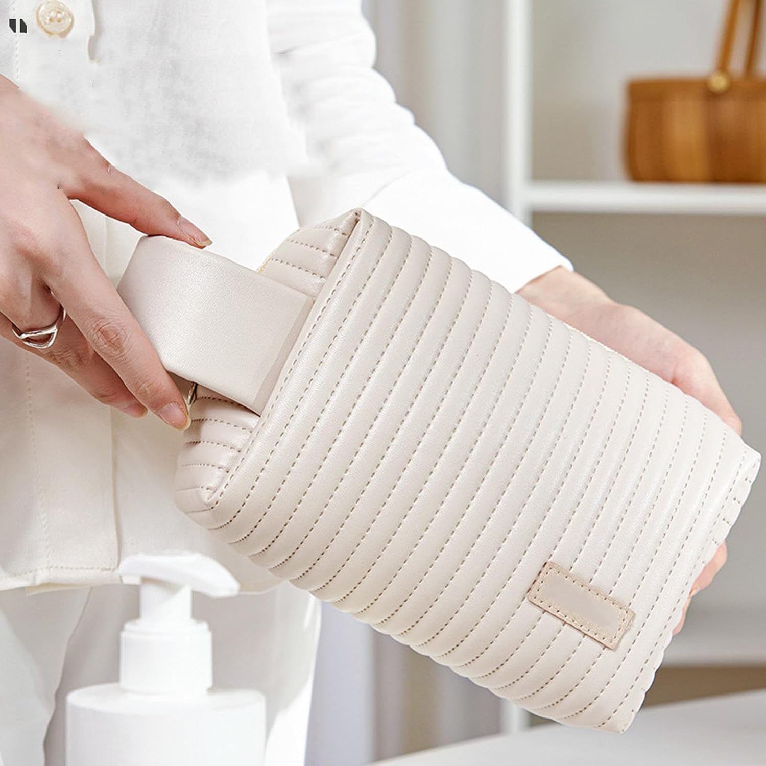 Travel Makeup Bag for Women, Large Capacity Cosmetic White Case Organizer Waterproof PU Toiletry Portable Handle with Multi Pockets