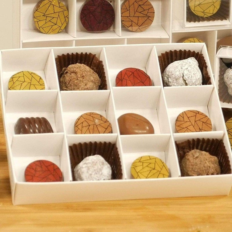 50 Pack of White Card Chocolate Sweet Soap Product Reatail Gift Box - 12 bay 4x4x3cm Compartments - Clear Slide On Lid - 16x12x3cm