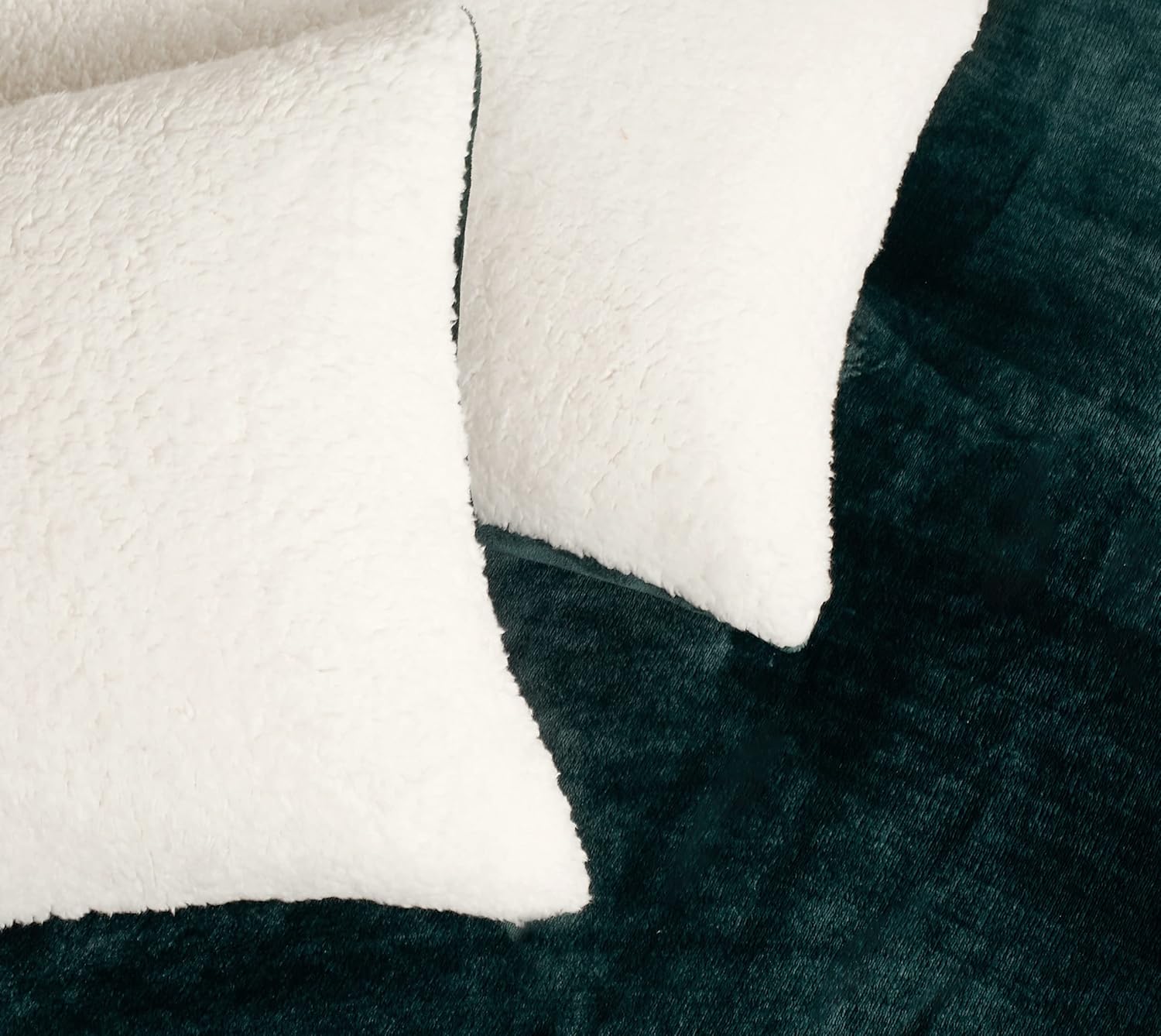 Teddy Sherpa Twin-Pack Standard Pillowcases - Soft Reversible Velvet & Sherpa Cushion Covers - Machine Washable with Zipper Closure - 48x73cm - Emerald Green