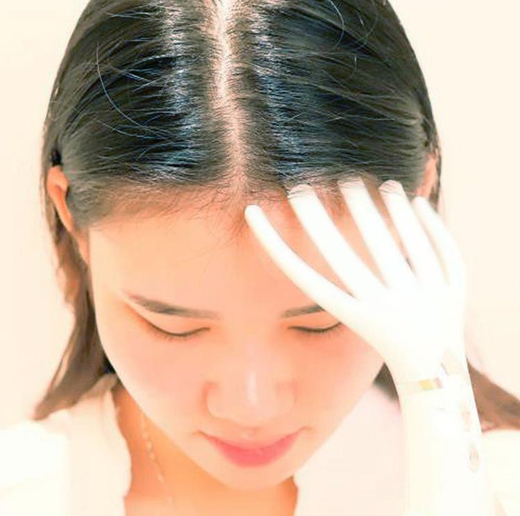 Portable Multifunctional Head Massager Comb Battery Powered Gold