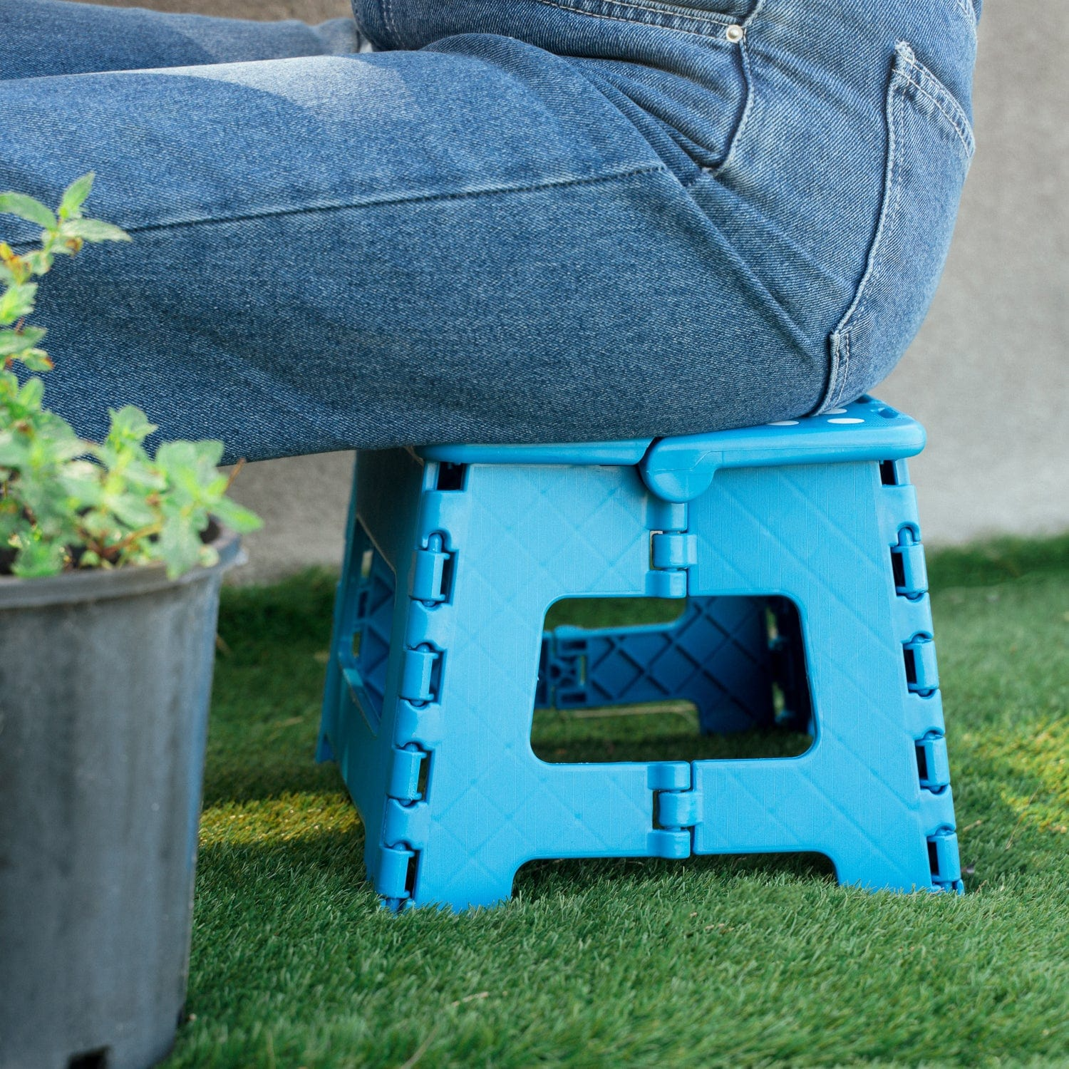 125kg Folding Stool Portable Plastic Foldable Chair Flat Outdoor (29x22cm) - Blue