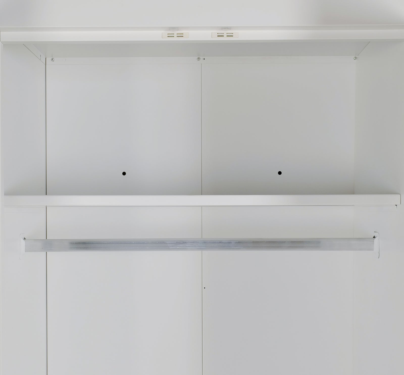 3 Door White Gloss Wardrobe – White Handles, Hanging Rail & Shelves