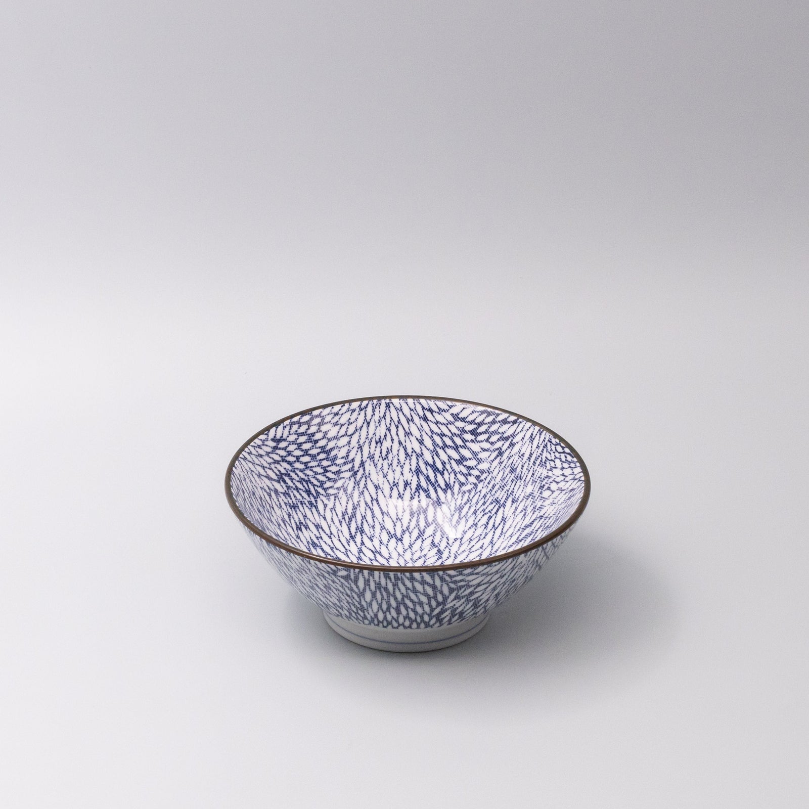 Udon Bowl 17.5cm Chrysanthemum Design