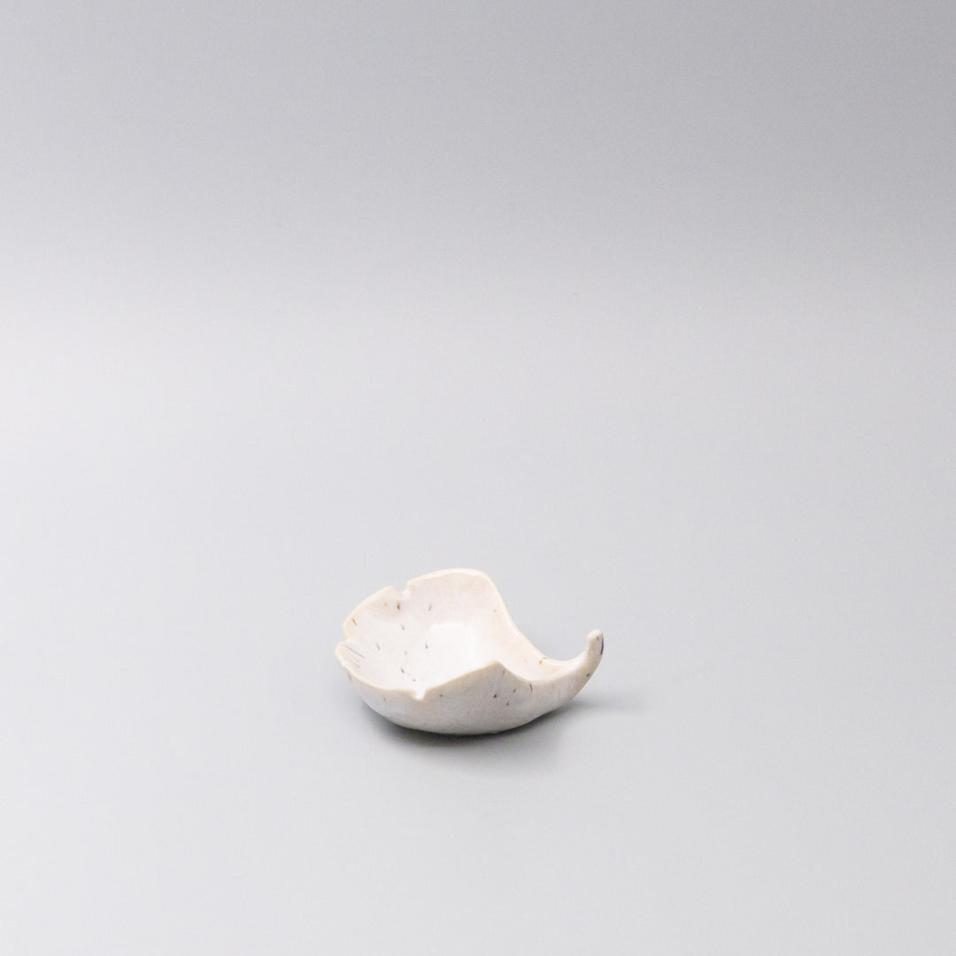 Gingko Leaf Sauce Dish 30ml Ivory Fleck