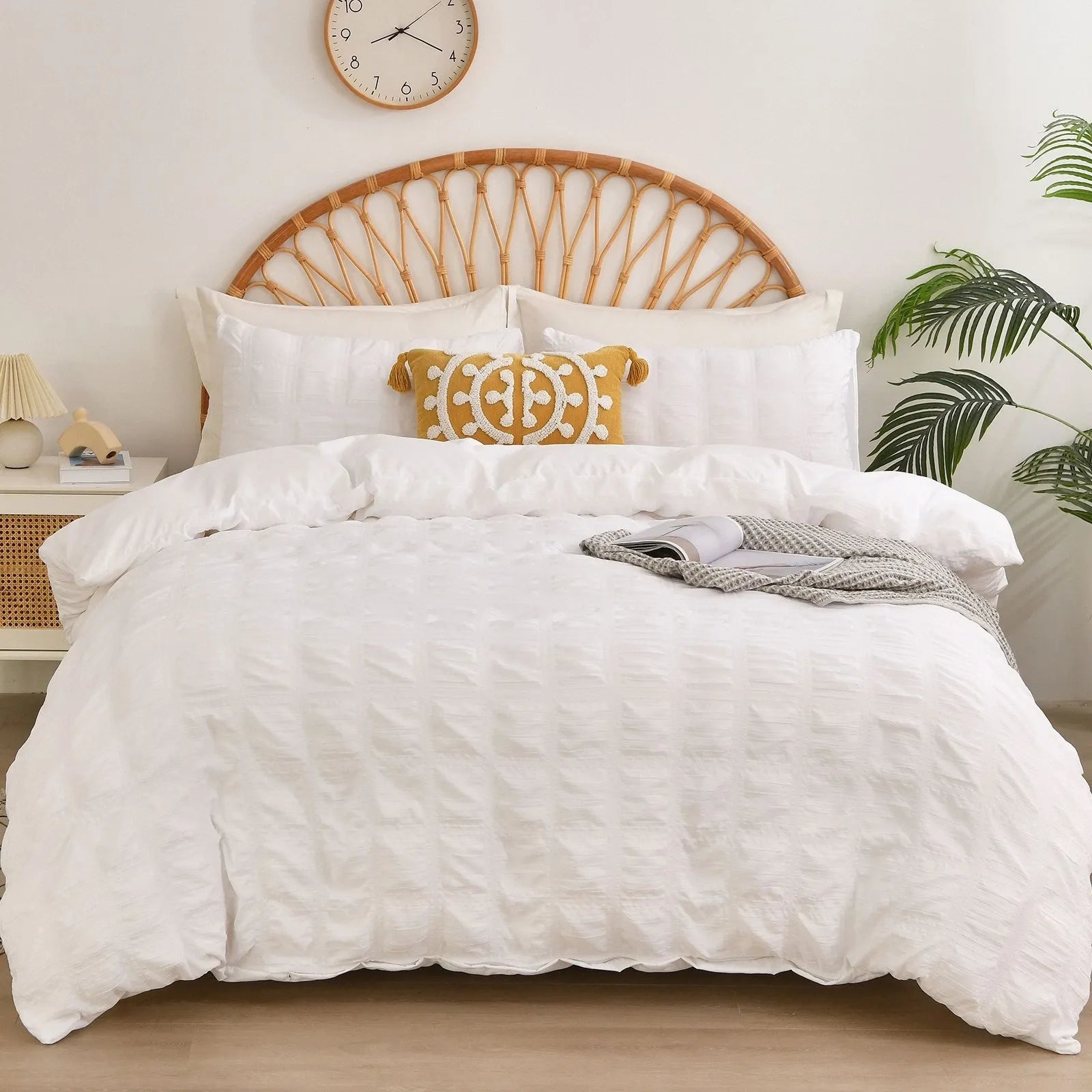 White Montreux Paisley Quilt / Doona / Duvet Cover set
