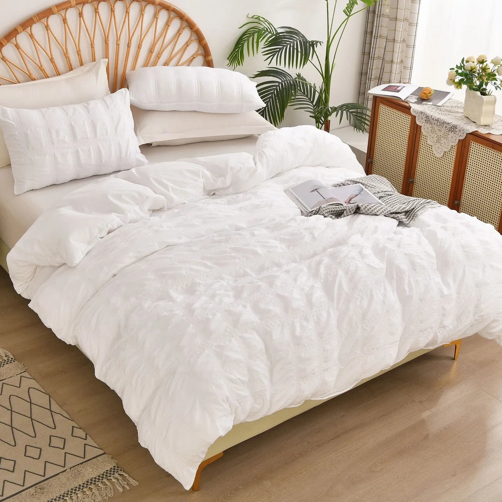 White Montreux Paisley Quilt / Doona / Duvet Cover set