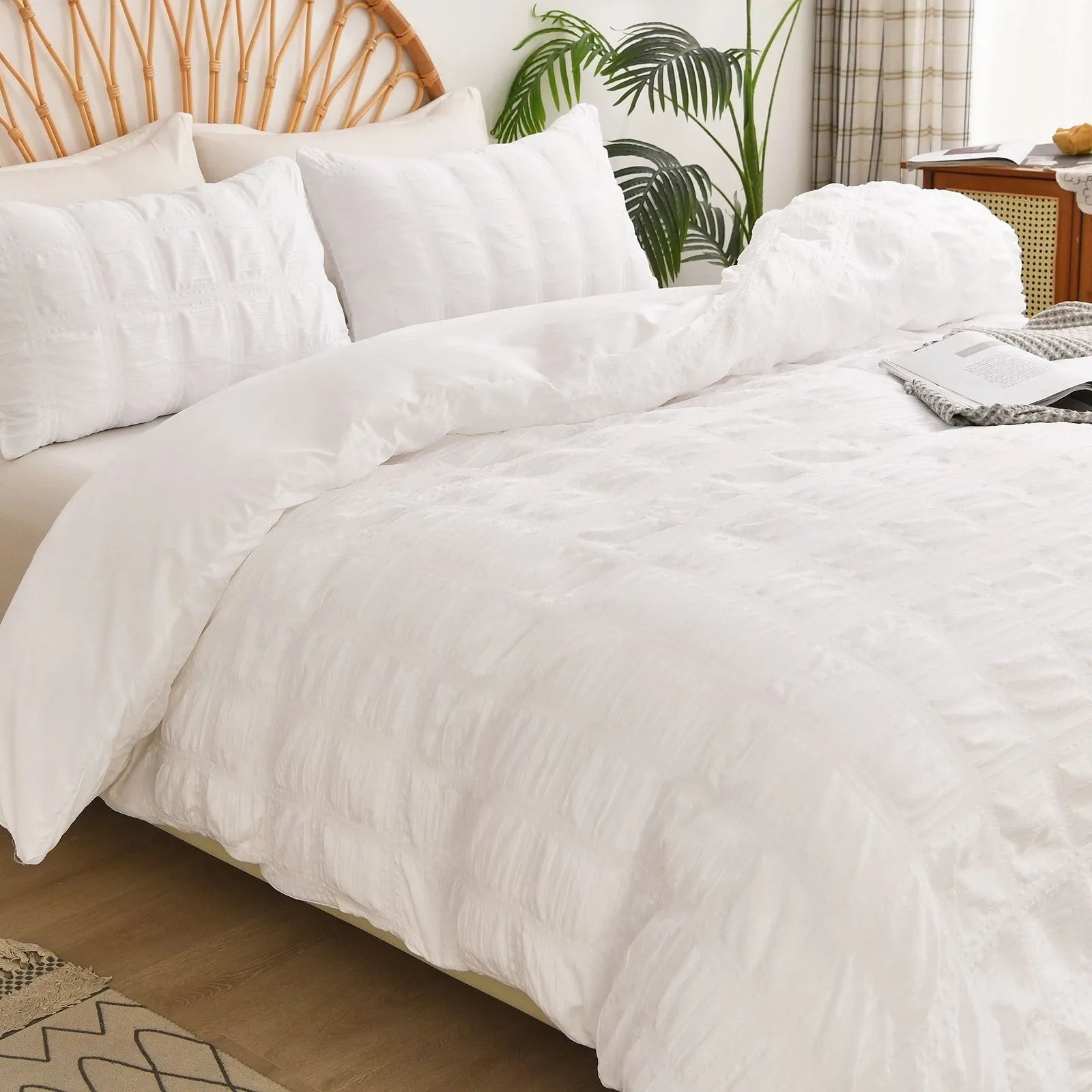 White Montreux Paisley Quilt / Doona / Duvet Cover set