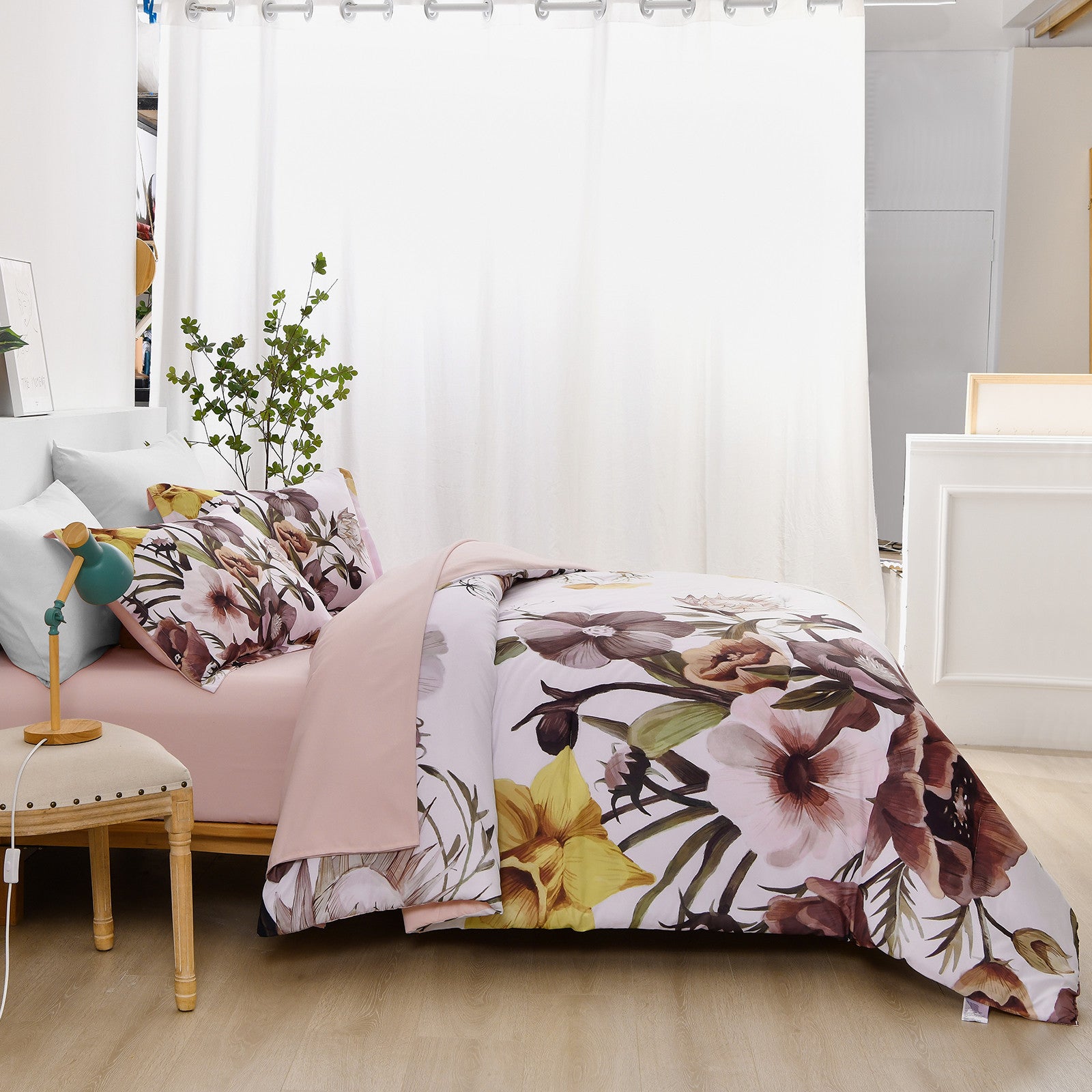 Floral Comforter Set, Queen/King Size, Blush Floral 3-Piece Bedding, Soft Microfiber for All Seasons