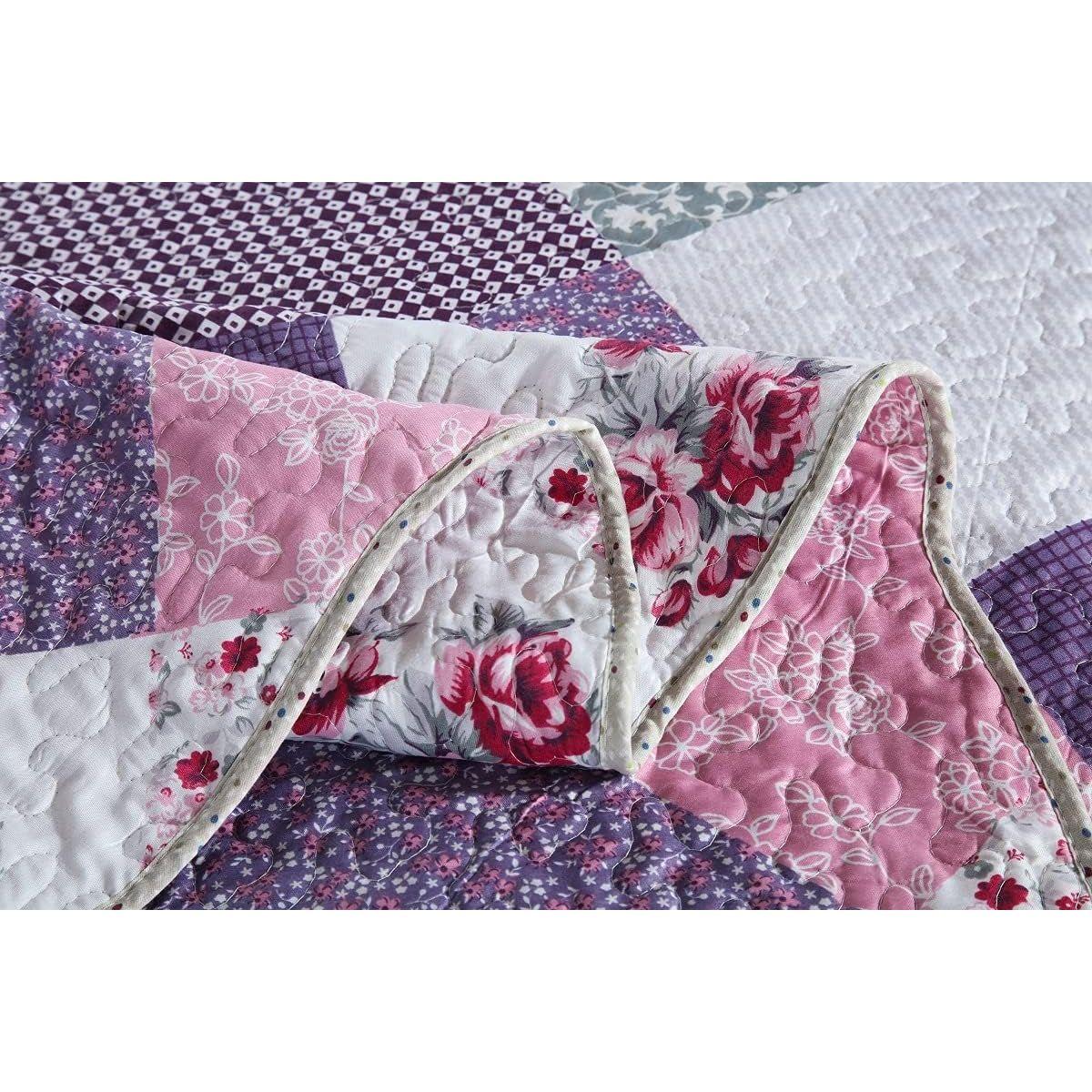 Quaint Quilted bedspread and pillowcovers set: Perfect for a Cozy Retreat
