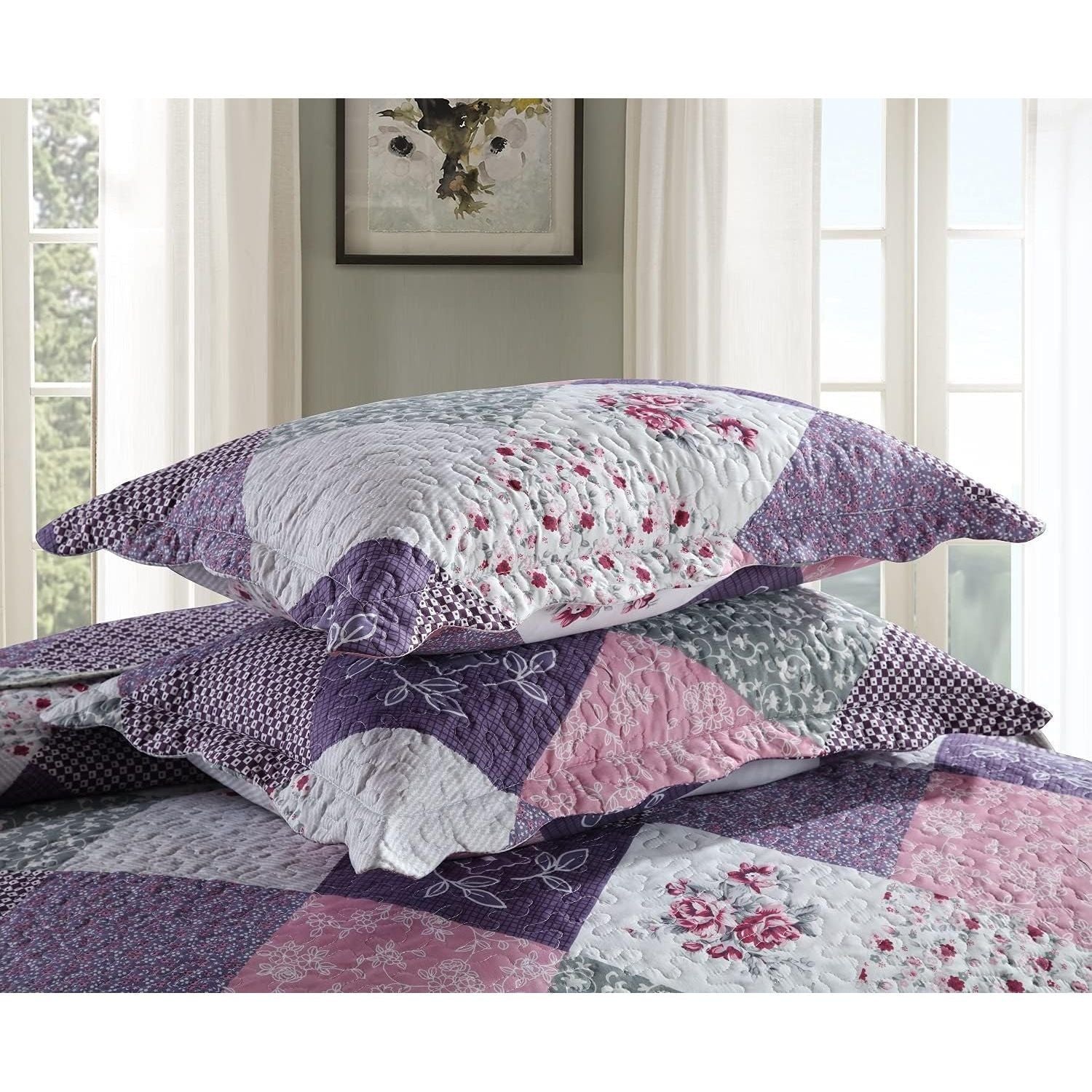 Quaint Quilted bedspread and pillowcovers set: Perfect for a Cozy Retreat