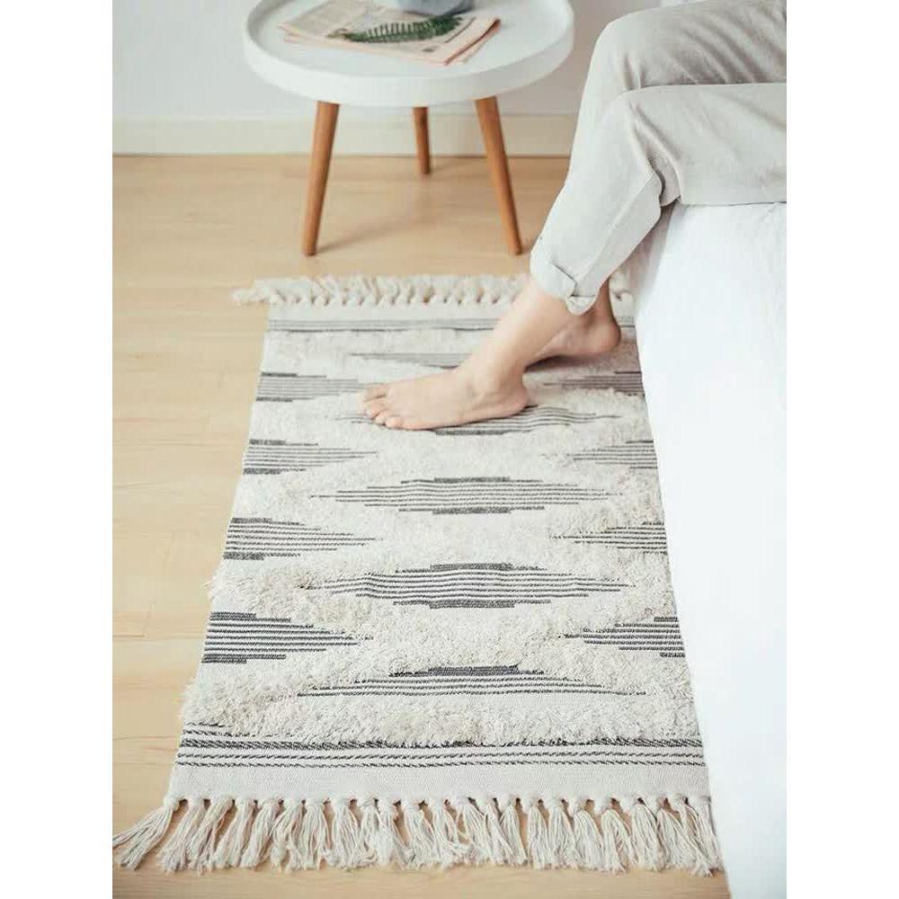 Handwoven Cotton Tassel Floor Rug for Bedroom or Living Room|Soft, Modern Geometric Design,60x90cm