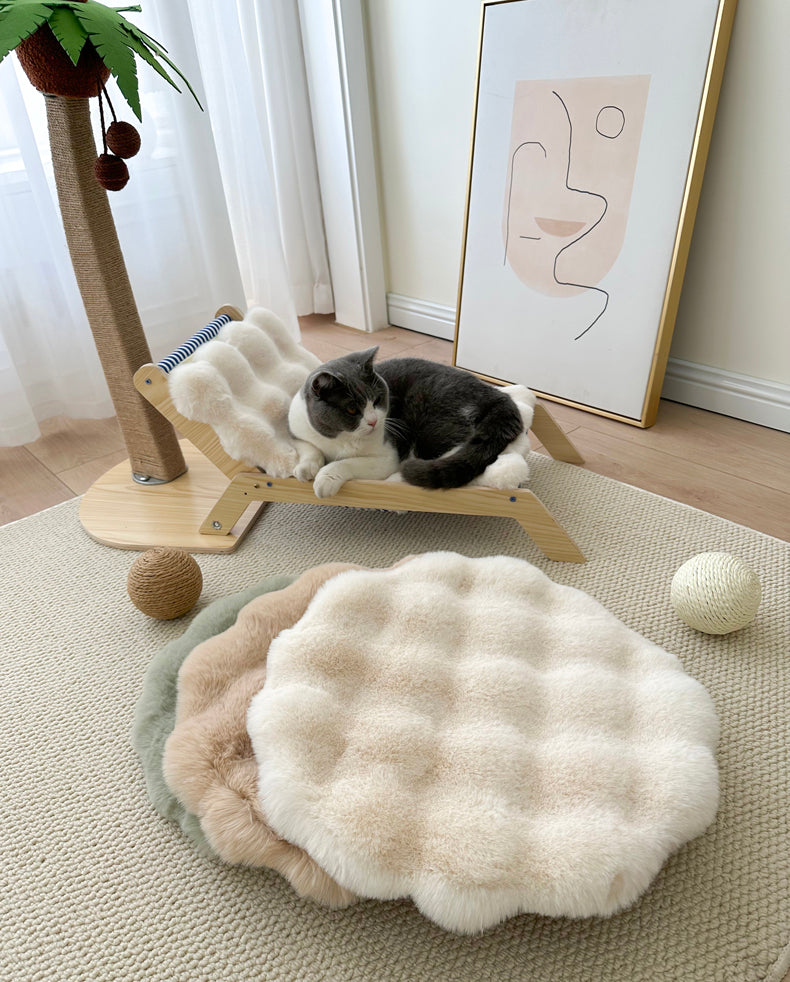 Beige Plush Round Cat Mat - Soft Faux Fur Sleeping Pad (40cm Diameter)