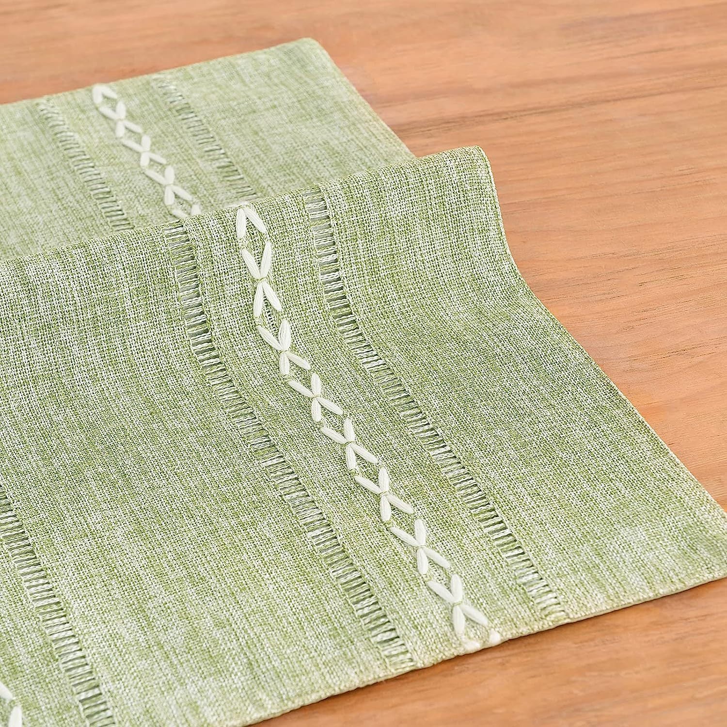 4 Pcs Green Woven Placemats - Heat Resistant Kitchen Table Mats, Coffee Tea Cup Coasters, Linen Blend Dining Decor