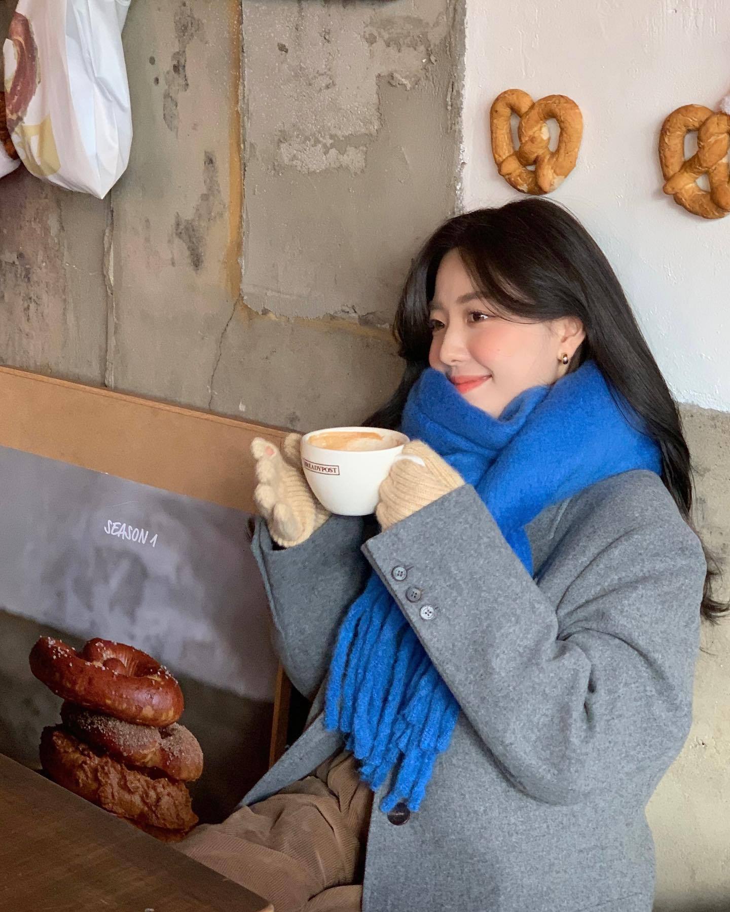 2pc Luxuriously Soft Winter Scarf with Tassel Fringe - Ultra Cozy & Warm Neck Wrap(Royal blue)