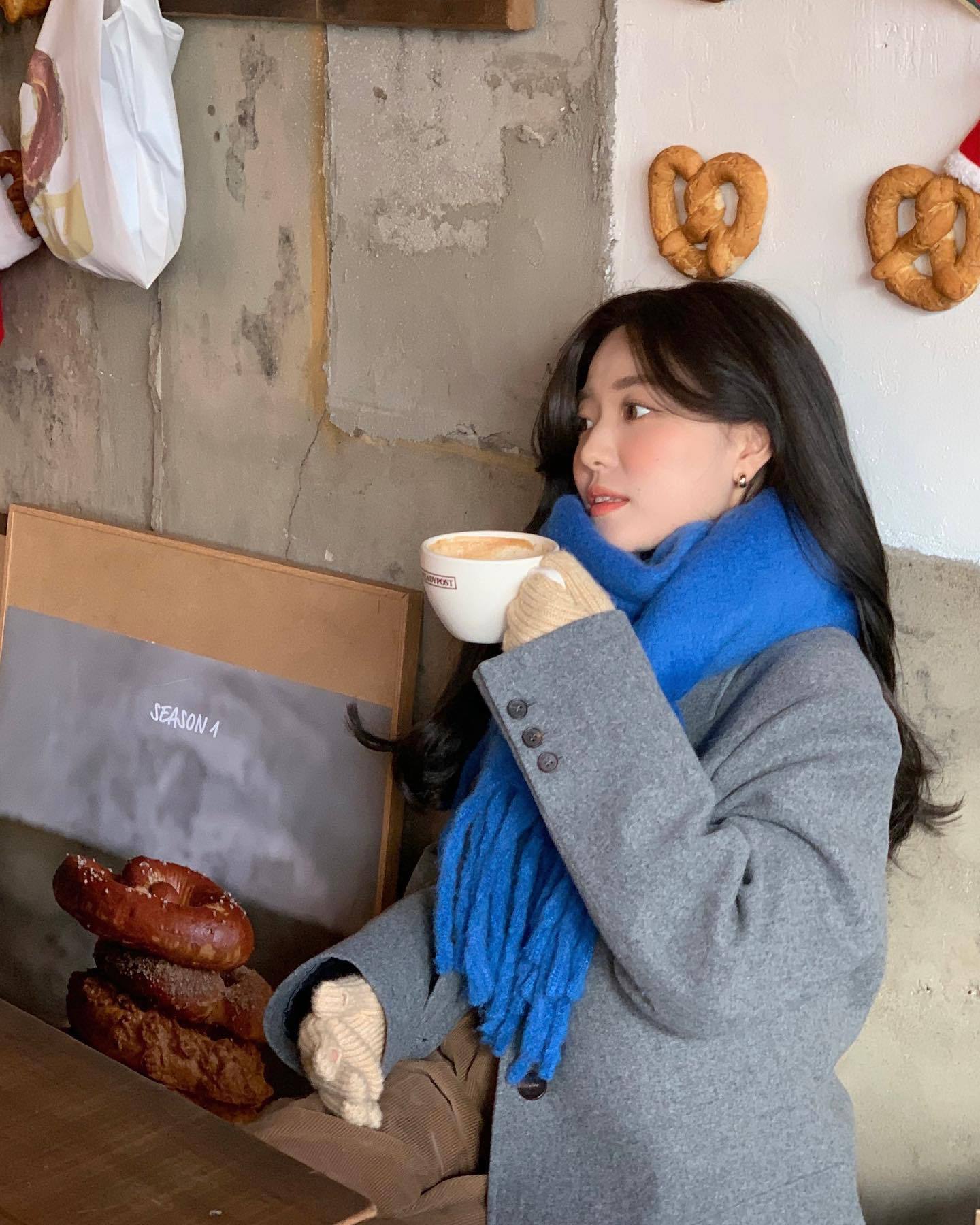 2pc Luxuriously Soft Winter Scarf with Tassel Fringe - Ultra Cozy & Warm Neck Wrap(Sky Blue)