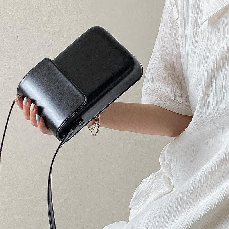 Black Stylish Women's Crossbody Phone Bag – Compact Vertical PU Leather Mini Shoulder Bag with Magnetic Closure (Adjustable Strap)