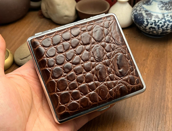 Genuine Leather Cigarette Case Coffee Brown Crocodile Pattern 20 Stick Capacity Retro Vintage Style Metal Frame Pocket Box Mens Gift