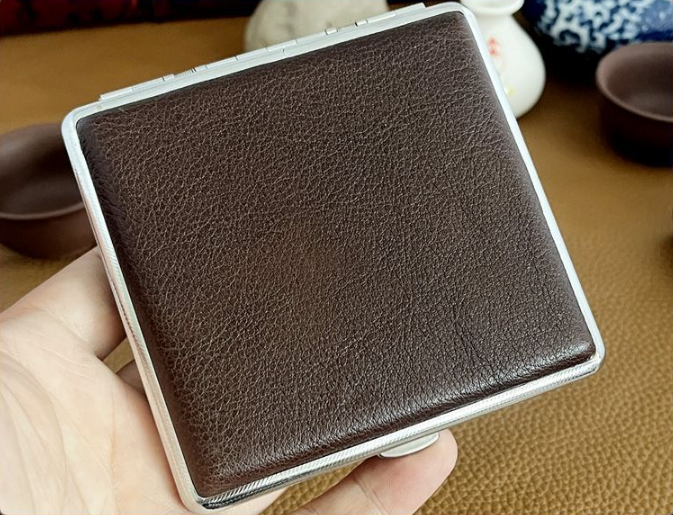 Genuine Leather Cigarette Case Deep Coffee Oil Wax Pebbled Grain 20 Stick Capacity Retro Vintage Style Metal Frame Hard Shell Box Mens Gift