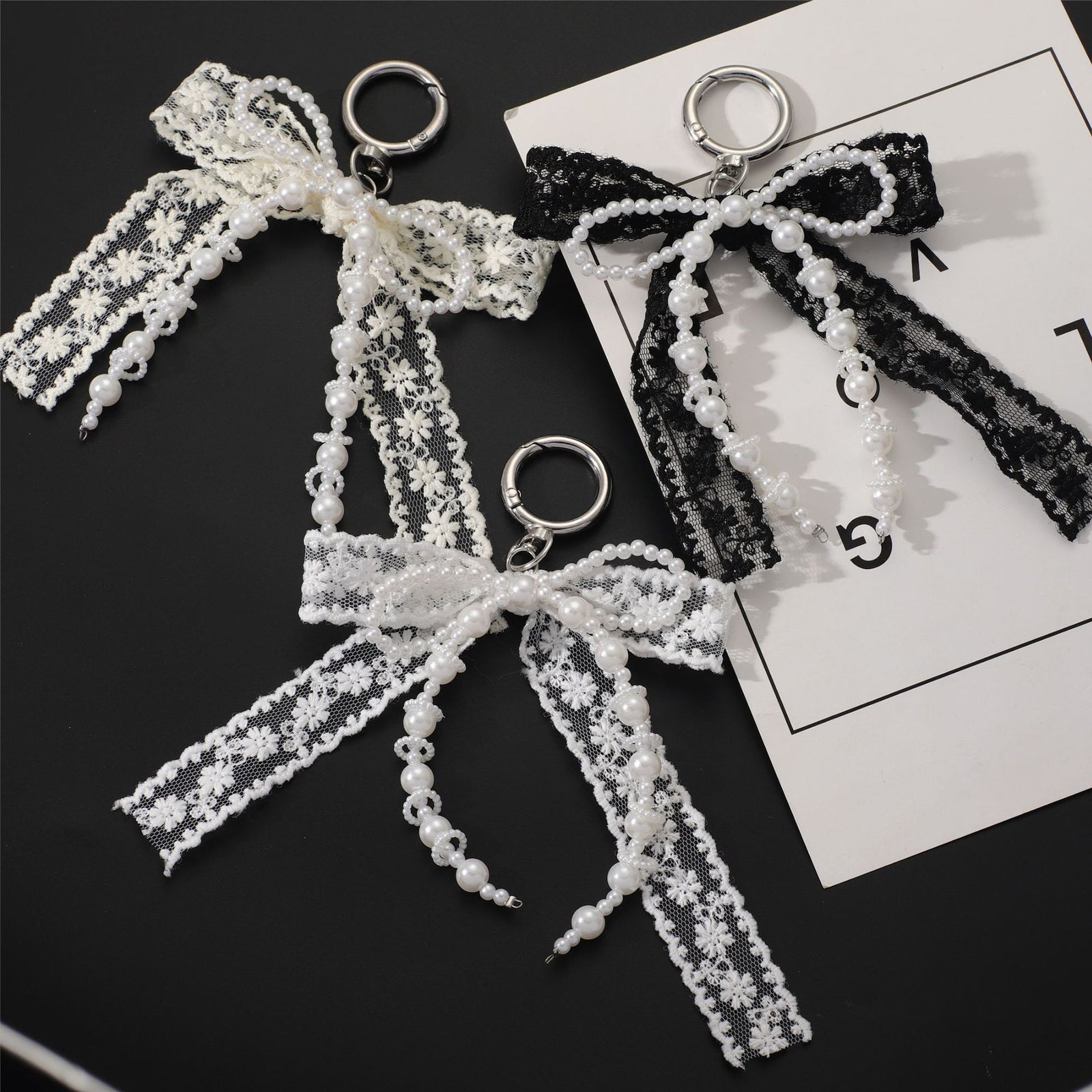 Korean Style Designer Faux Pearl and Fabric Bow Bag Charm Elegant Beige Ribbon Bow Keychain for Handbags and Car Keys