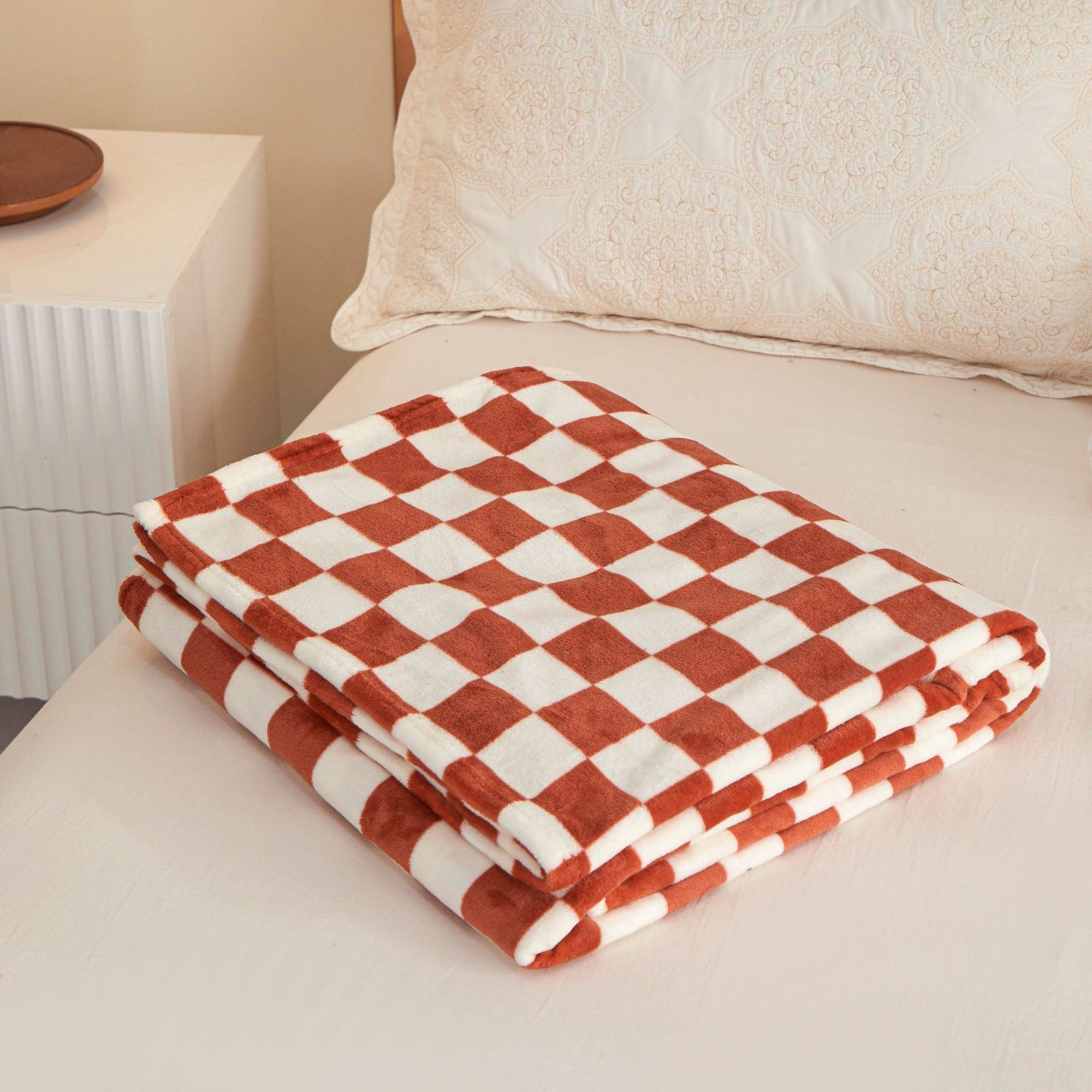 Red and brown checkered pattern Double-Sided Plaid Fleece Blanket – 100×150cm Machine Washable, No-Shedding Flannel Throw for Office, Air Conditioning & Nap Use