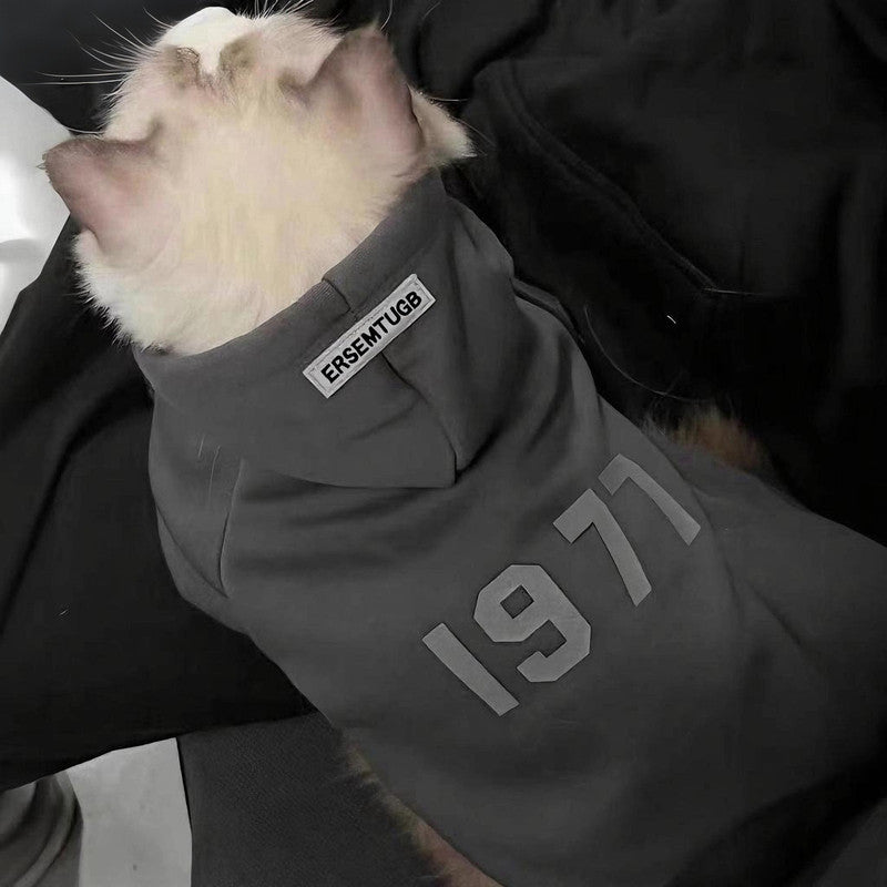 2-Pack S sizeTrendy Pet Hoodie with "1977" Print - Warm Winter Wear for Cats and Small Dogs - with Plush Lining - Beige and Dark Grey
